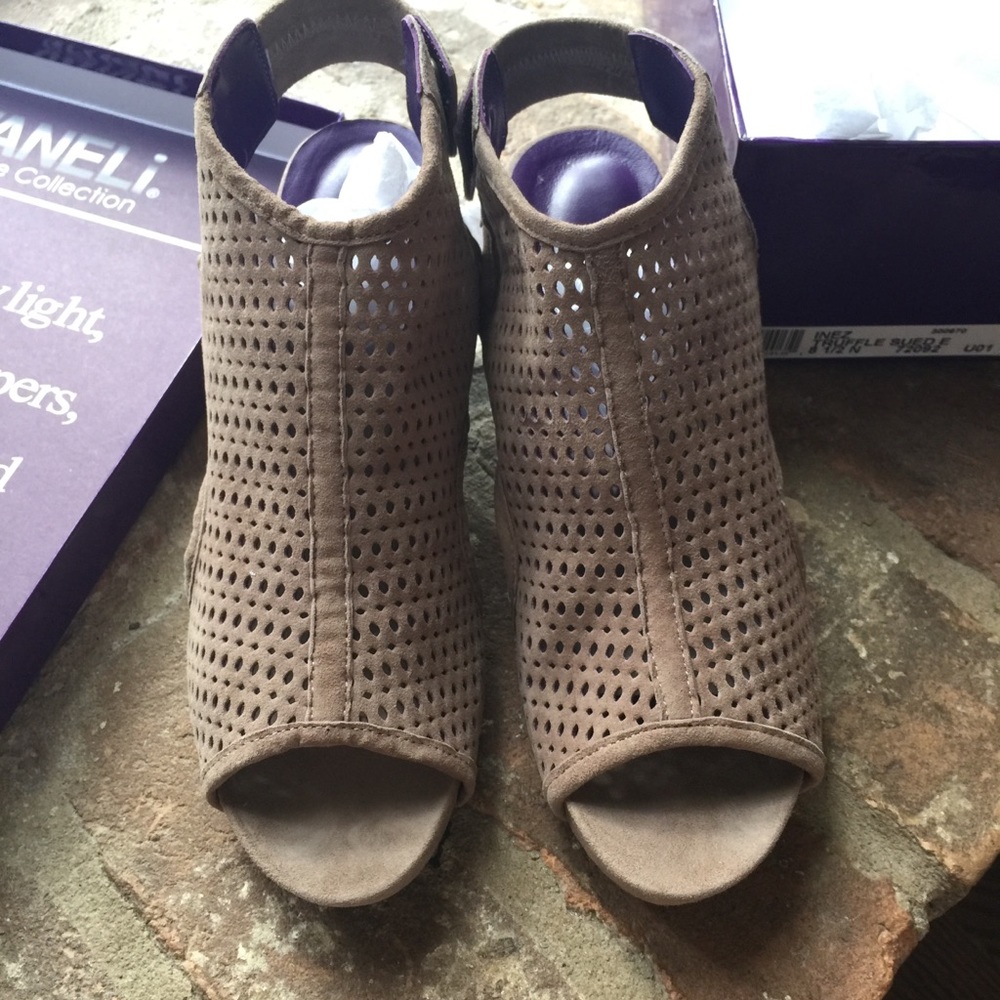 Vaneli Purple Collection Inez Suede sandals 8.5